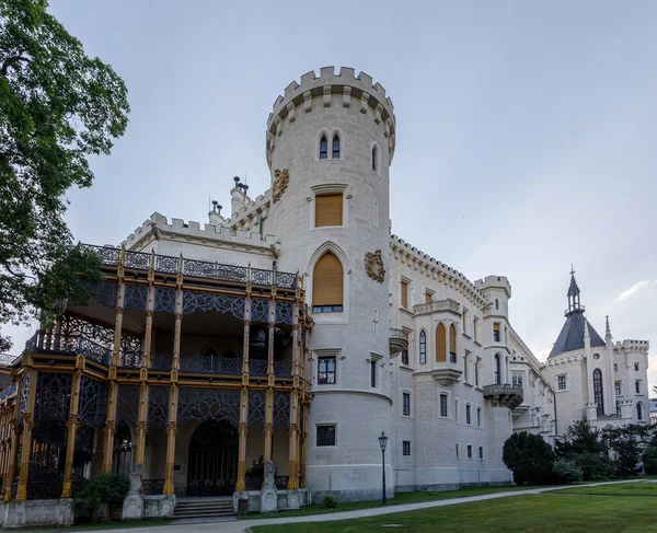 Rückansicht Der Schönen Weißen Renaissance Burg Hluboka Nad Vltavou Eine — Stockfoto
