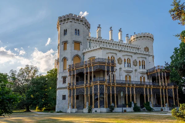 Zadní Pohled Krásný Bílý Renesanční Státní Hrad Hluboká Nad Vltavou — Stock fotografie