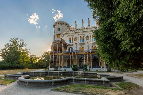 Vista Traseira Castelo Branco Bonito Estado Renascimento Hluboka Nad Vltavou — Fotografia de Stock