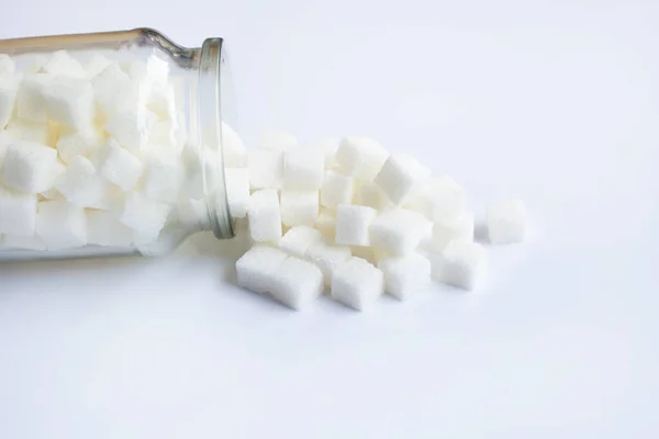 Garrafa Vidro Cubos Açúcar Fundo Branco — Fotografia de Stock