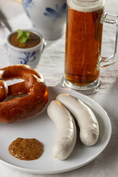 Salchichas Blancas Bavarianas Con Pretzel — Foto de Stock