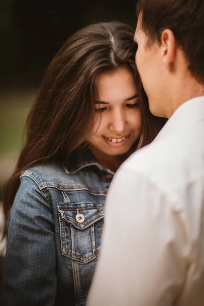 Casal Jovem Bonita Orla — Fotografia de Stock