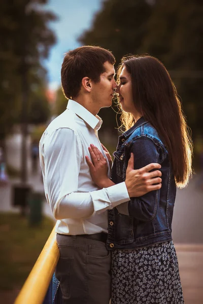 Casal Jovem Bonita Orla — Fotografia de Stock