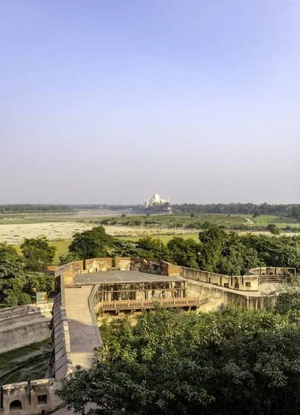 Θέα Από Οχυρό Άγκρα Κόκκινο Παράθυρο Πεδία Και Taj Mahal — Φωτογραφία Αρχείου