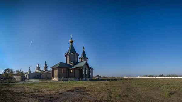 乌克兰敖德萨 2018年10月11日 乌克兰Aleksandrovka村尚未完工和被遗弃的木制教堂 — 图库照片