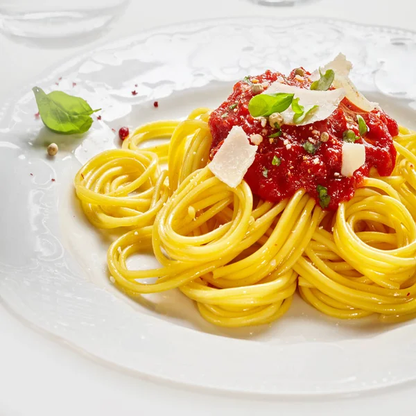 Italiaanse Spaghetti Pasta Met Tomatensaus Smaak Gebracht Met Specerijen Verse — Stockfoto