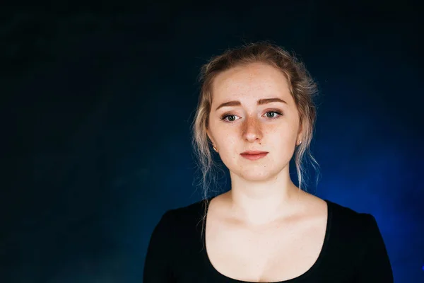 Gadis Muda Emosional Dengan Ekor — Stok Foto
