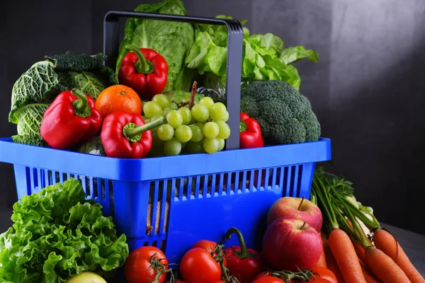 Frutas Legumes Orgânicos Frescos Cesto Compras Plástico — Fotografia de Stock