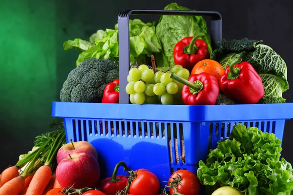 Frutas Legumes Orgânicos Frescos Cesto Compras Plástico — Fotografia de Stock