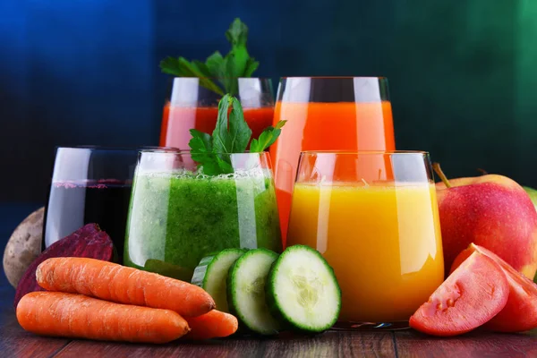 Vasos Con Zumos Frutas Vegetales Orgánicos Frescos Dieta Desintoxicación — Foto de Stock