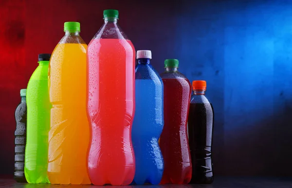 Botellas Plástico Surtidos Refrescos Carbonatados Variedad Colores —  Fotos de Stock
