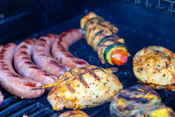 Différentes Viandes Saucisses Sur Barbecue Gaz — Photo