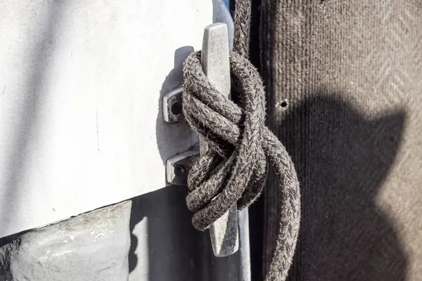 Närbild Båt Rep Bundet Siffran Åtta Cleat Hitch — Stockfoto