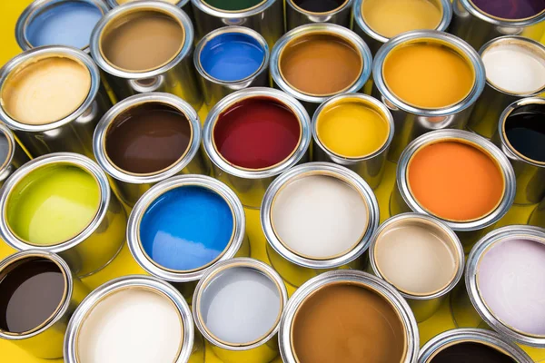 Groep Van Penseel Tin Metalen Blikjes Met Kleur Verf — Stockfoto