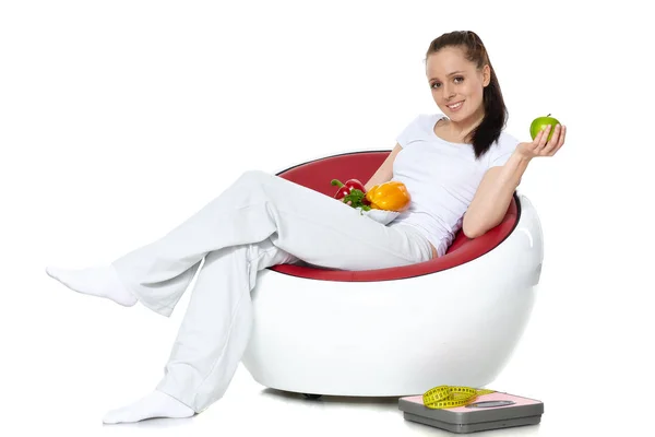 Joven Mujer Hermosa Con Verduras Frescas Escalas Fondo Blanco Concepto —  Fotos de Stock