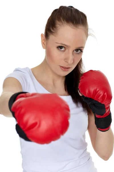 Αθλητική Νεαρή Γυναίκα Κόκκινα Γάντια Μάχης Λευκό Φόντο — Φωτογραφία Αρχείου