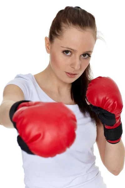 Mujer Joven Deportiva Con Guantes Combate Rojos Sobre Fondo Blanco —  Fotos de Stock