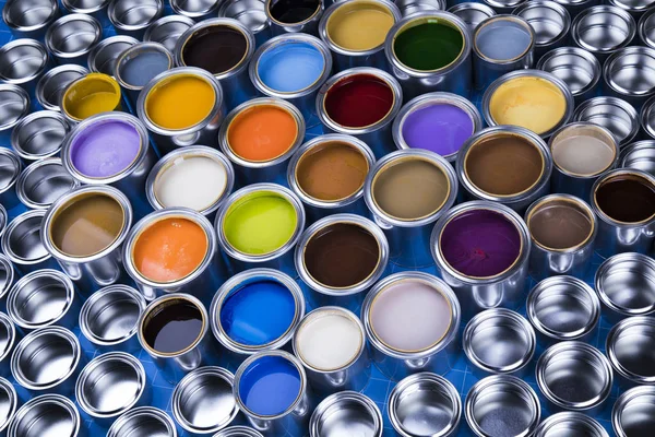 Latas Metal Con Pintura Color —  Fotos de Stock