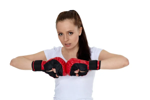 Mujer Joven Deportiva Con Guantes Combate Rojos Sobre Fondo Blanco —  Fotos de Stock