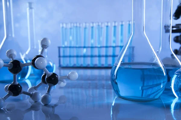 实验室研究与开发 化学实验用科学玻璃器皿 — 图库照片