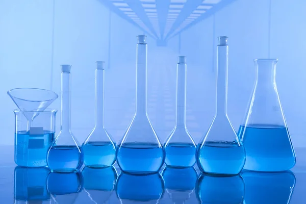 玻璃器皿 实验室烧杯 科学实验 — 图库照片