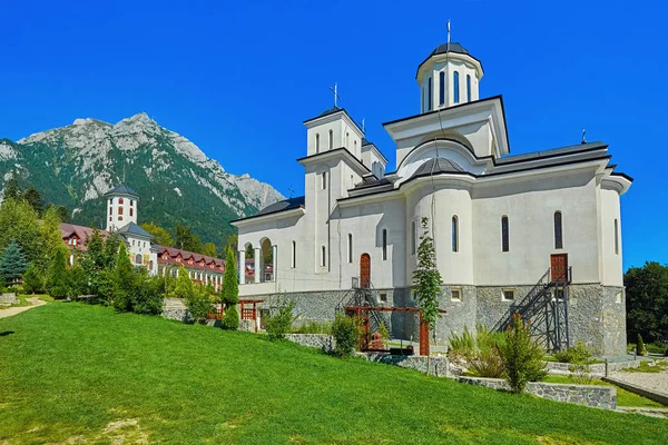 Monasterio Busteni Cerca Las Montañas Caraiman Rumania —  Fotos de Stock