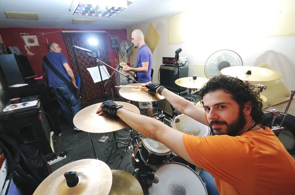 Jonge Muziekspeler Band Vrienden Hebben Training Huis Garage — Stockfoto