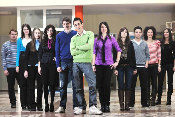 Heureux Étudiants Personnes Portrait Groupe Université Bâtiment Intérieur — Photo