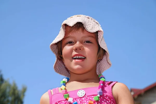 Bonito Pequeno Gilr Sorrindo — Fotografia de Stock