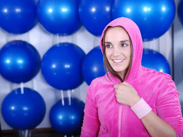 Boldog Lány Portré Fitness Stúdióban Kék Pilates Bals Háttérben — Stock Fotó