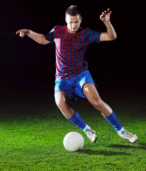 Joueur Football Faisant Coup Pied Avec Ballon Sur Terrain Football — Photo