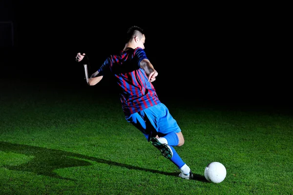 Joueur Football Faisant Coup Pied Avec Ballon Sur Terrain Football — Photo