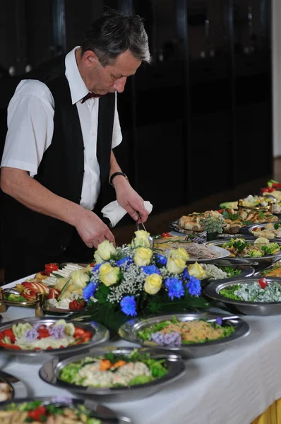 Харчування Шведський Стіл Приготування Їжі Вечірка Чоловік — стокове фото