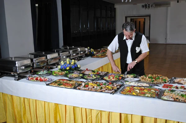 Catering Buffet Comida Festa Preparação Homem — Fotografia de Stock