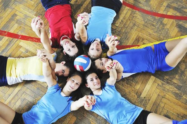 Voleibol Juego Deporte Con Grupo Jóvenes Hermosas Chicas Interior Deporte — Foto de Stock