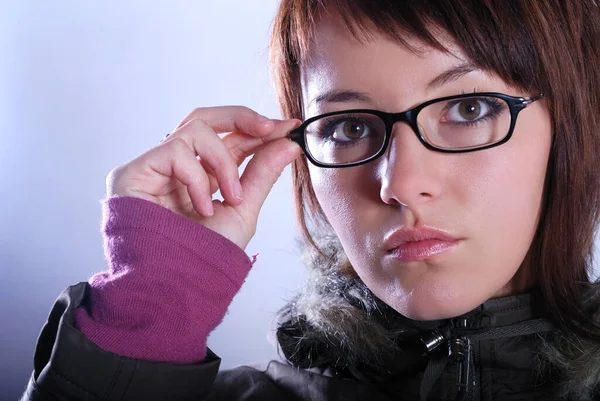 Portret Młodej Kobiety Okularach — Zdjęcie stockowe