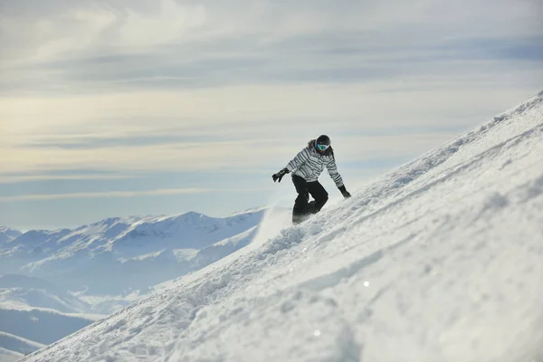 Snowboard Frau Rast Bei Winterwetter Und Sonnigem Tag Abfahrt Und — Stockfoto
