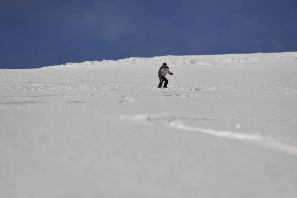 Skier Free Ride Downhill Winter Season Beautiful Sunny Day — Stock Photo, Image