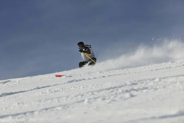 Esquiador Paseo Libre Cuesta Abajo Temporada Invierno Hermoso Día Soleado — Foto de Stock