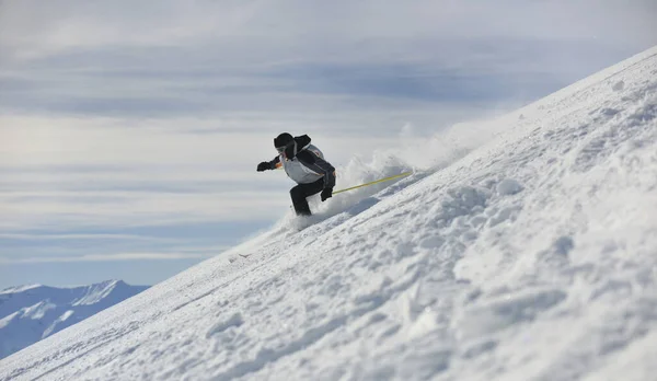 Skieur Free Ride Descente Saison Hiver Par Belle Journée Ensoleillée — Photo