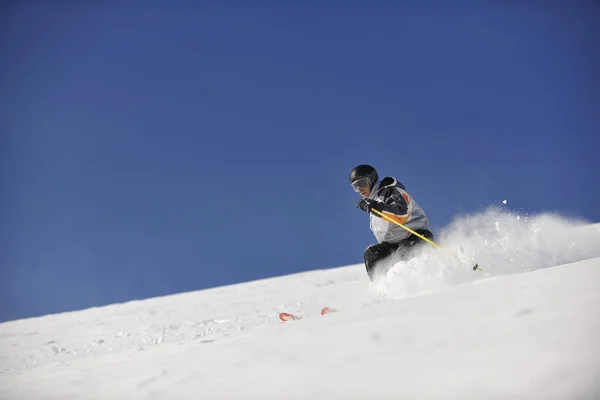 Man Ski Gratis Afdaling Het Winterseizoen Mooie Zonnige Dag Poeder — Stockfoto