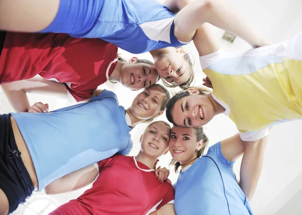 Voleibol Juego Deporte Con Grupo Jóvenes Hermosas Chicas Interior Deporte — Foto de Stock