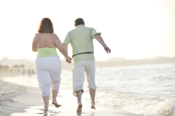 Happy Senior Äldre Äldre Människor Par Har Romantisk Tid Stranden — Stockfoto