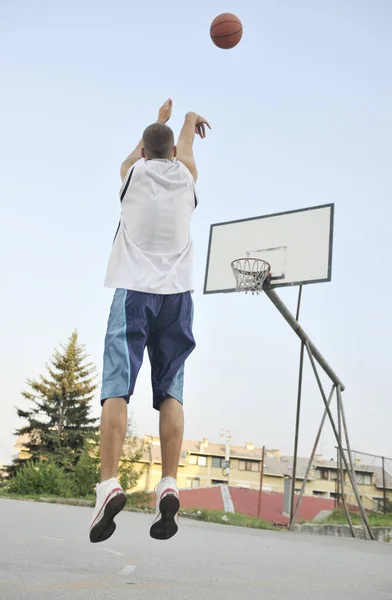 Basketbalista Trénuje Pózuje Pro Basketbalový Sportovní Koncept — Stock fotografie