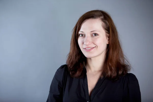 Portrait Young Woman Gray Backdrop — Stock Photo, Image