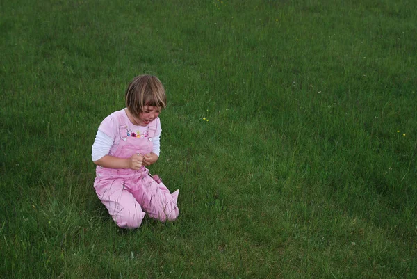 Menina Chorando Durante Dia — Fotografia de Stock