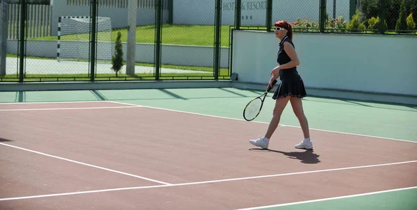 Young Fit Woman Play Tennis Outdoor Orange Tennis Field Early — Stock Photo, Image