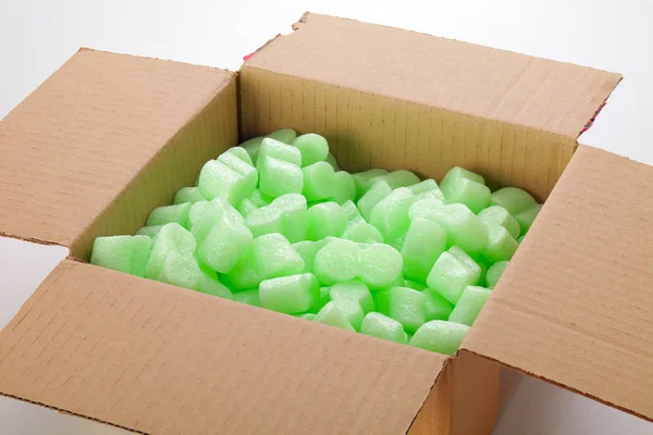Ένα Χάρτινο Κουτί Πράσινα Φιστίκια Styrofoam — Φωτογραφία Αρχείου