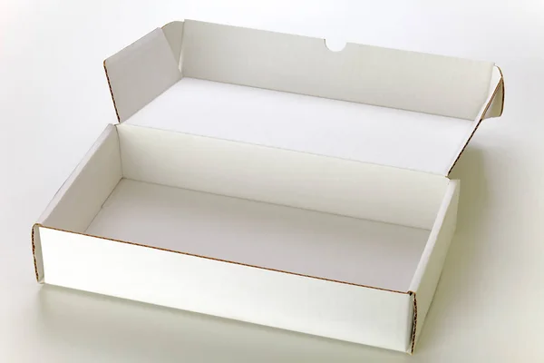 Uma Caixa Papelão Branca Aberta Isolada Sobre Fundo Cinzento — Fotografia de Stock