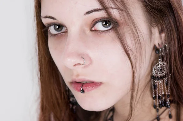 Jeune Femme Avec Perçage Des Lèvres — Photo